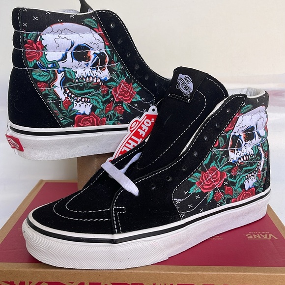 Vans WMNS Sk8-Hi
Rose Skulls Black/True White 
VN0007P6BT
Sneakers - Picture 8 of 16